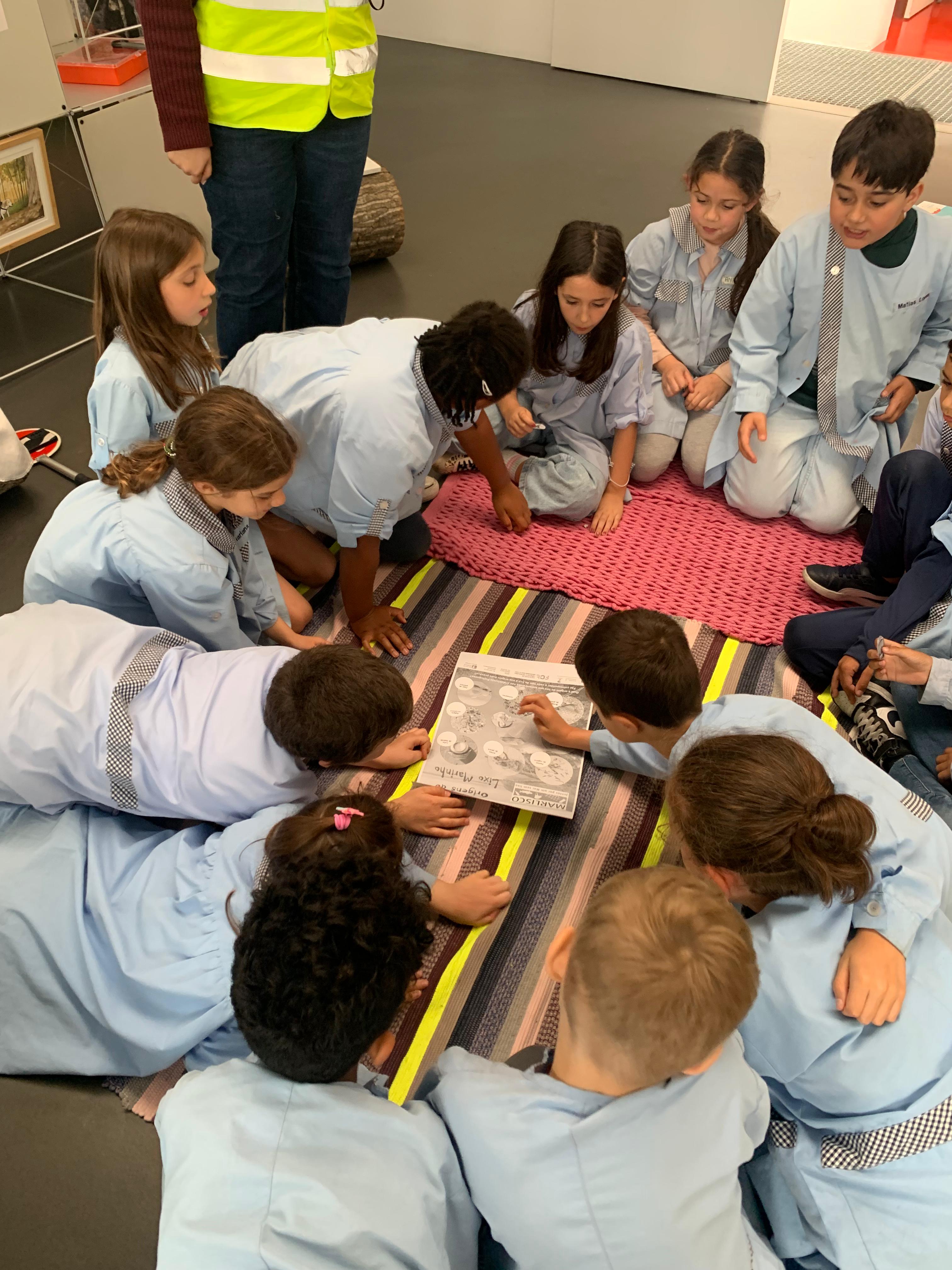 Atividade de educação ambiental sobre a problemática do lixo marinho, criada para o projeto "O mar começa aqui" - realizada no Centro de Interpretação Ambiental de Leiria para os alunos do 3.º ano do Jardim Escola João de Deus
