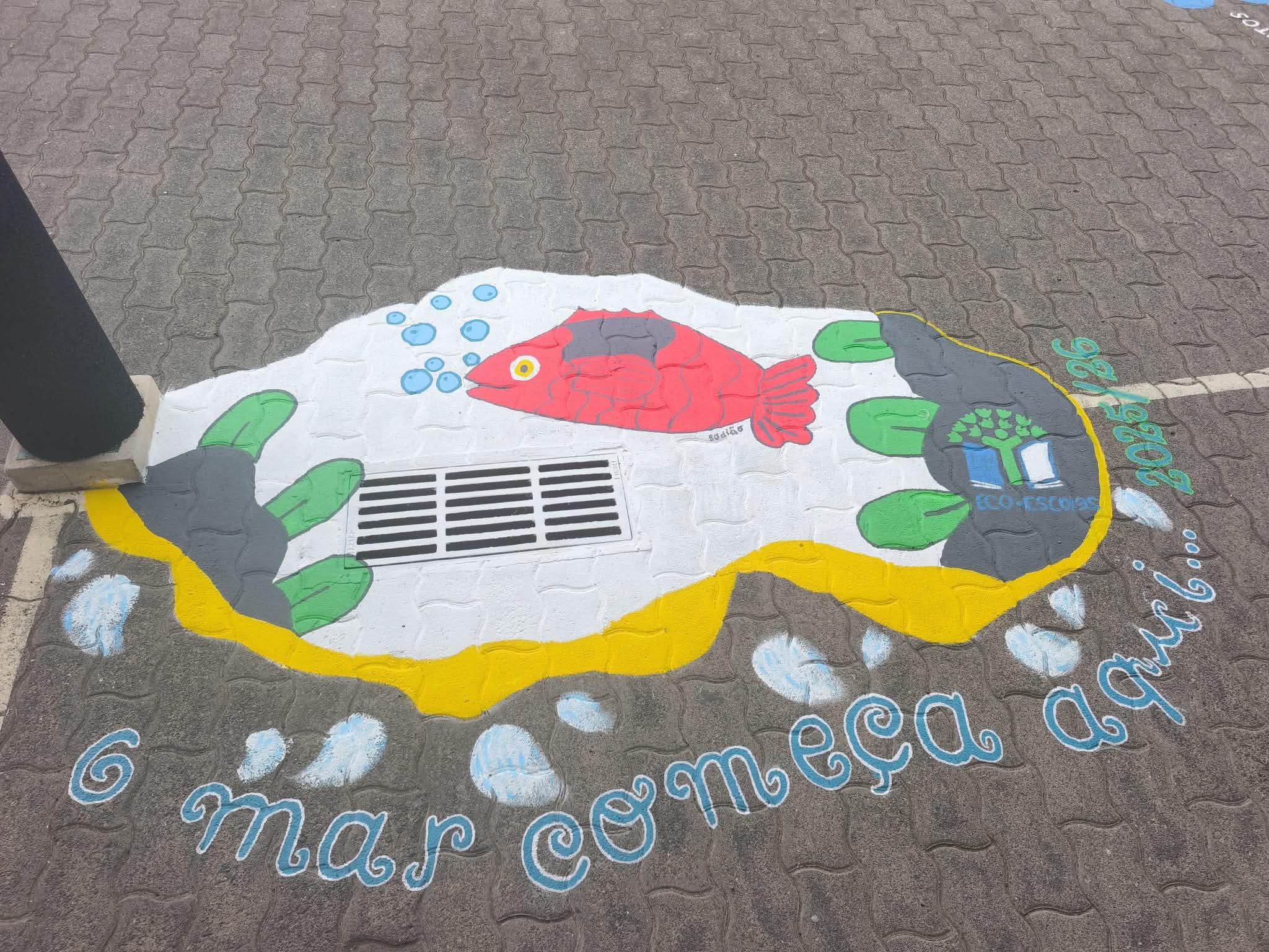 Resultado final da pintura da sarjeta.