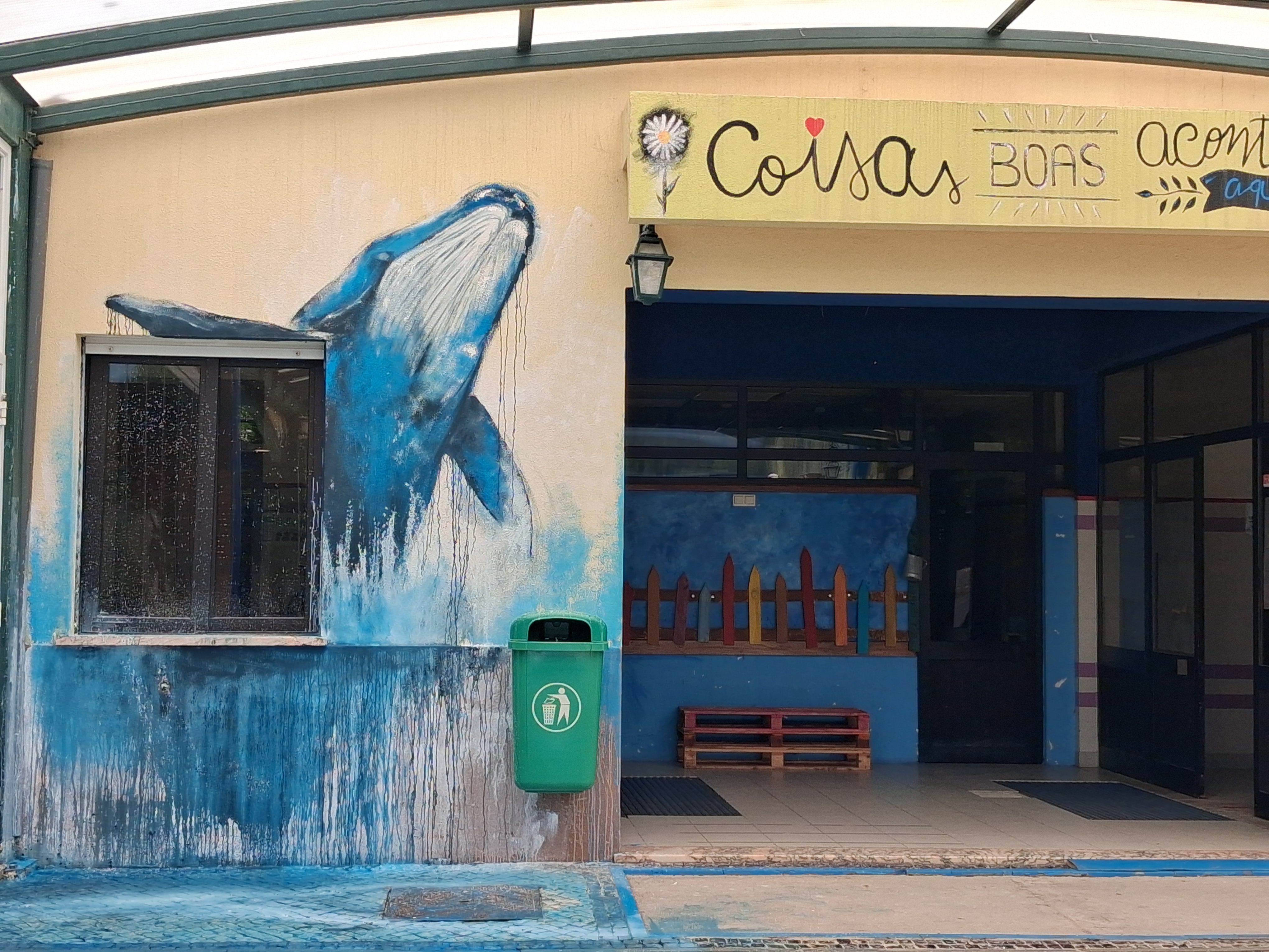 Imagem pintada (detalhe) no Instituto Pedro Hispano:<br />
O mar começa aqui! A responsabilidade é de todos!