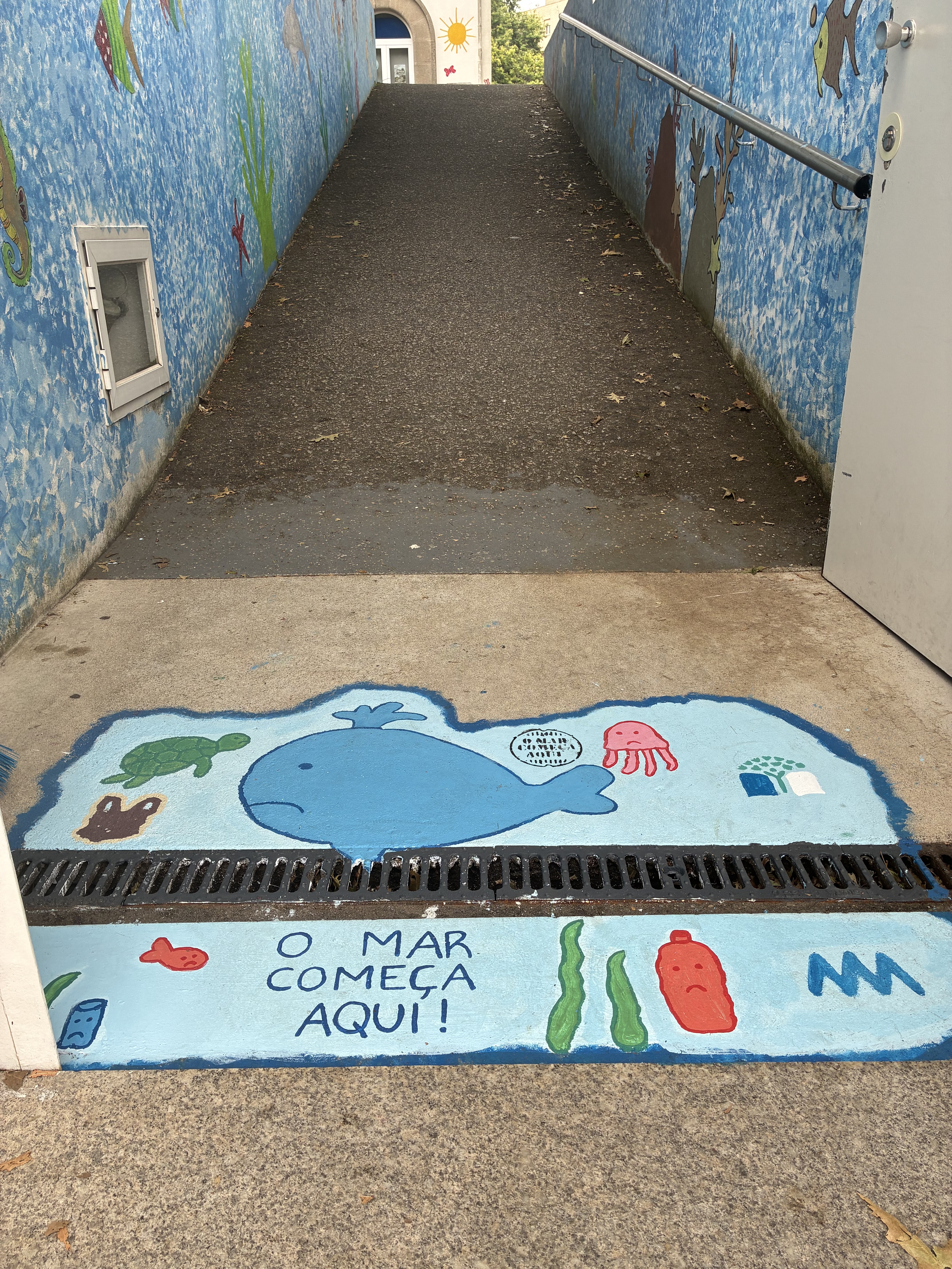 Vista da entrada da escola