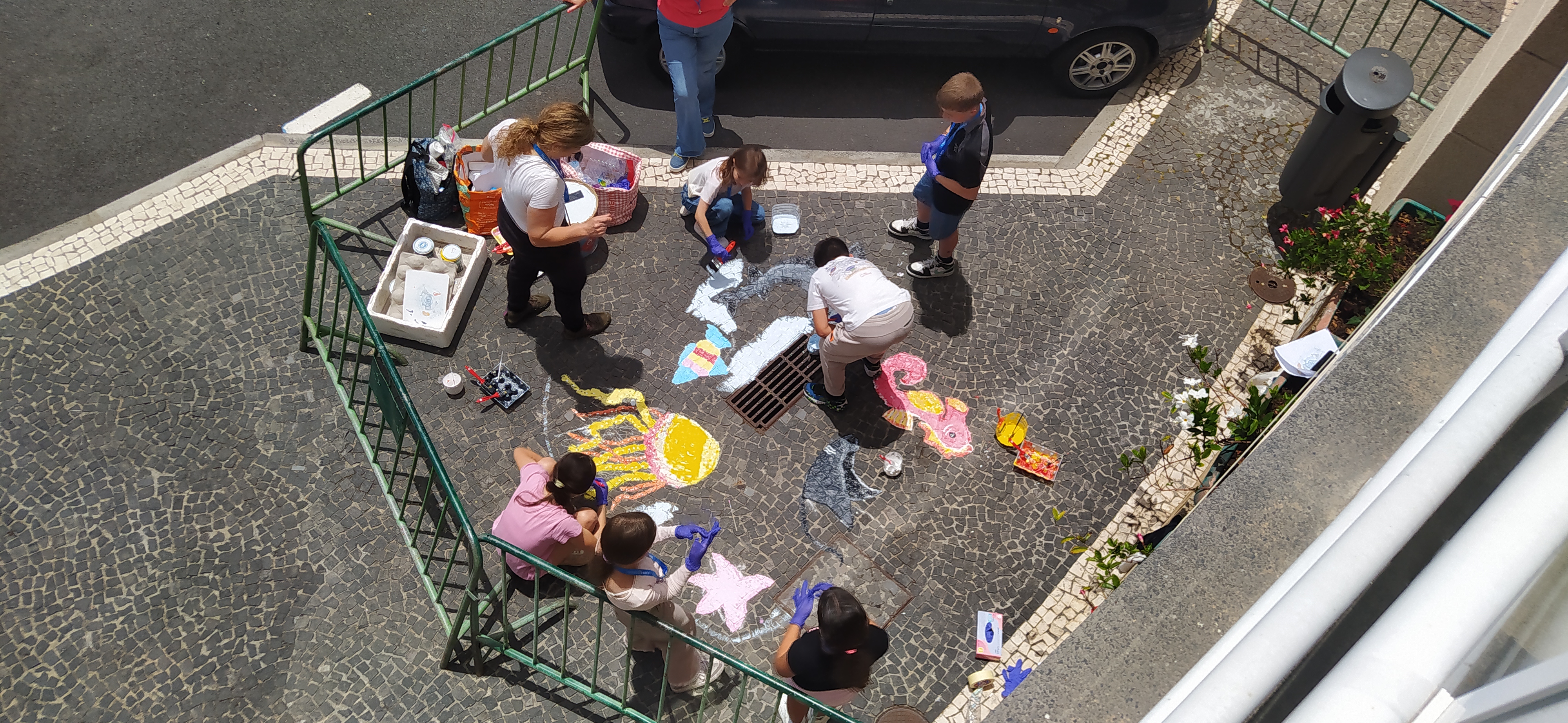 Pintura dos seres vivos marinhos e início da pintura do mar