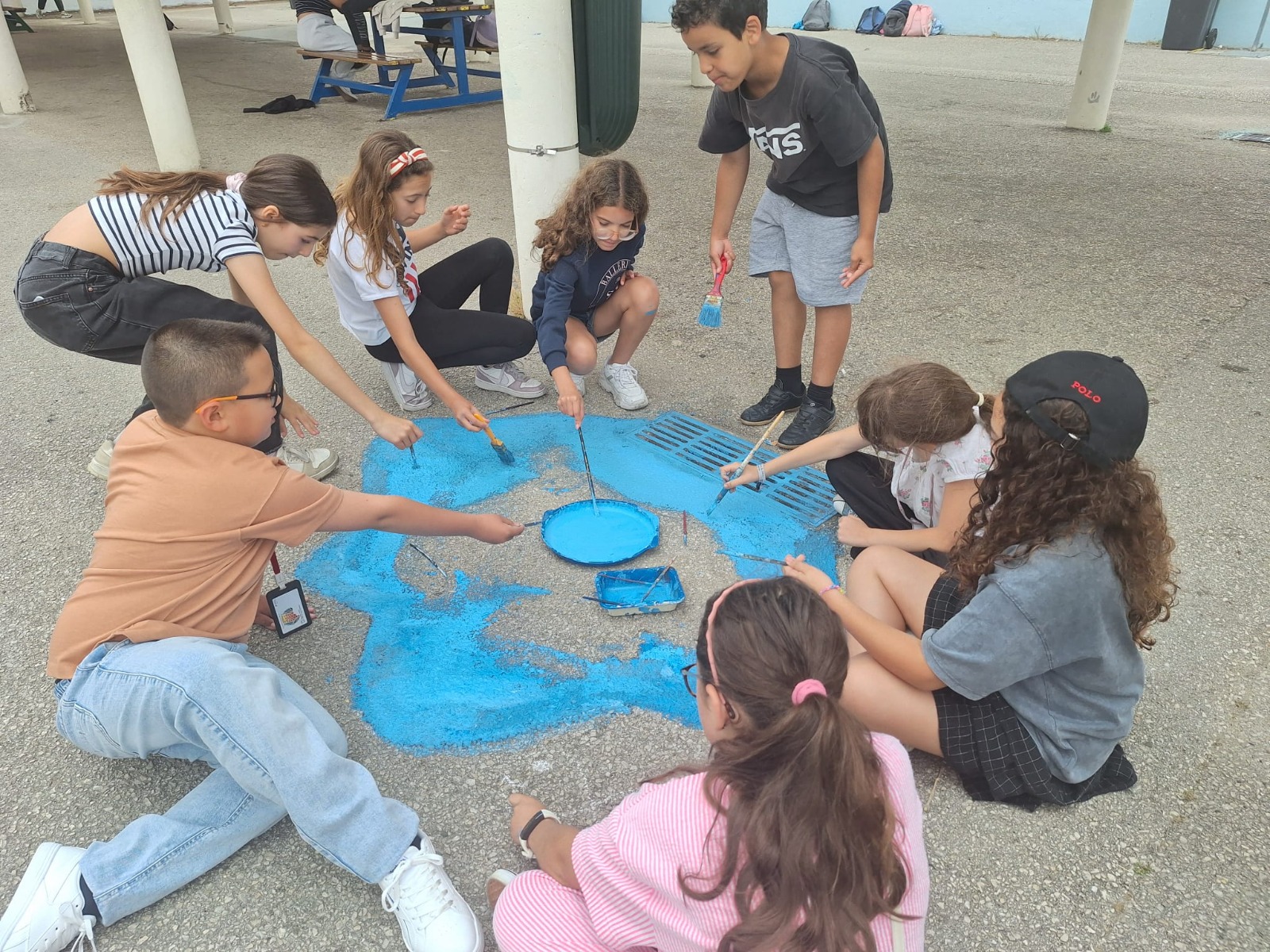 Alunos a pintar
