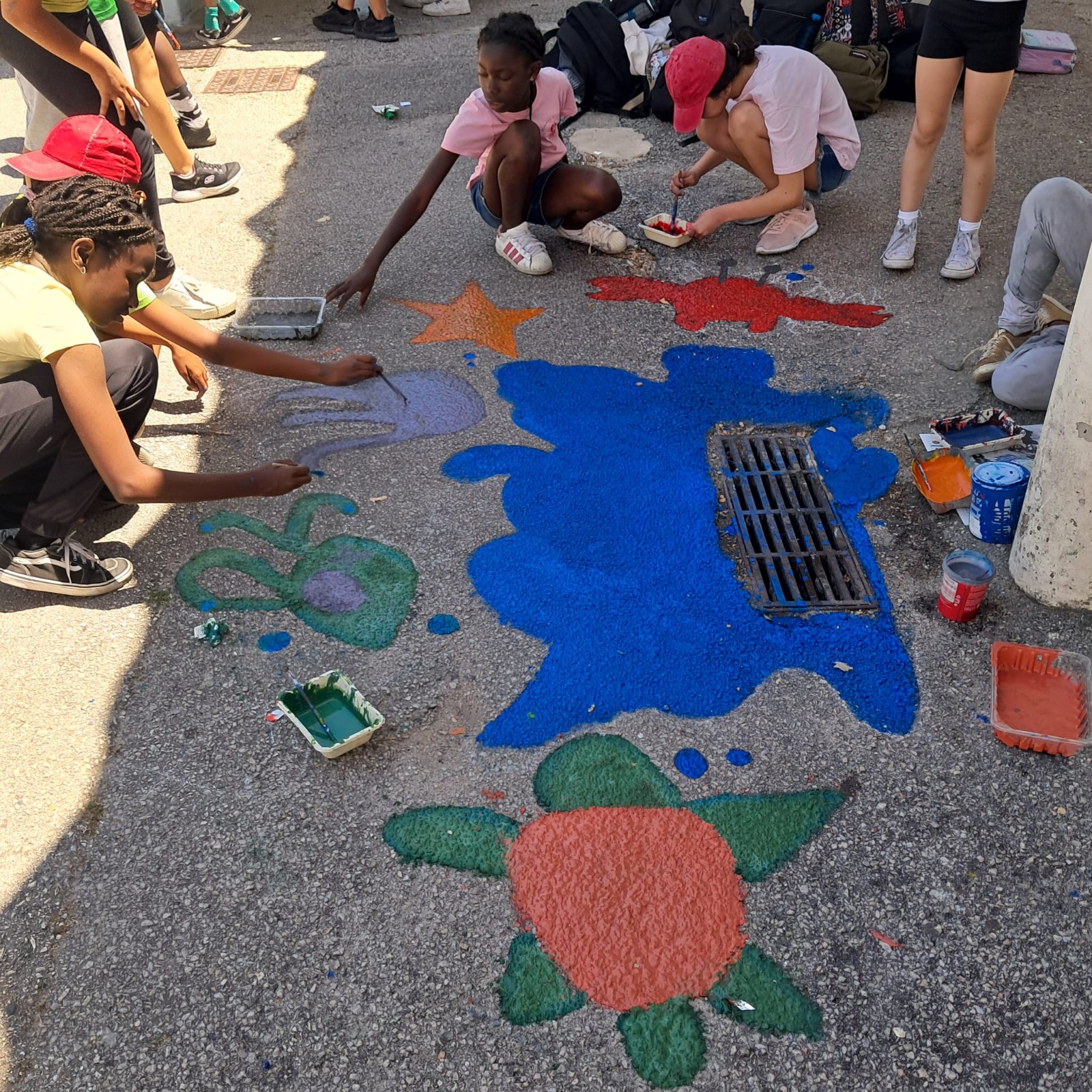 Alunos a pintar