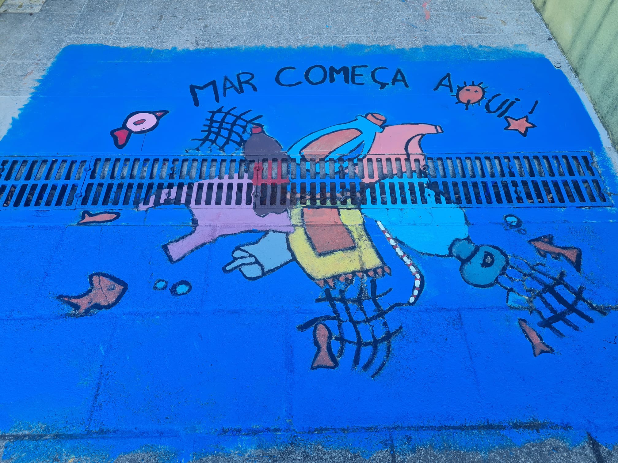A sarjeta pintada.
