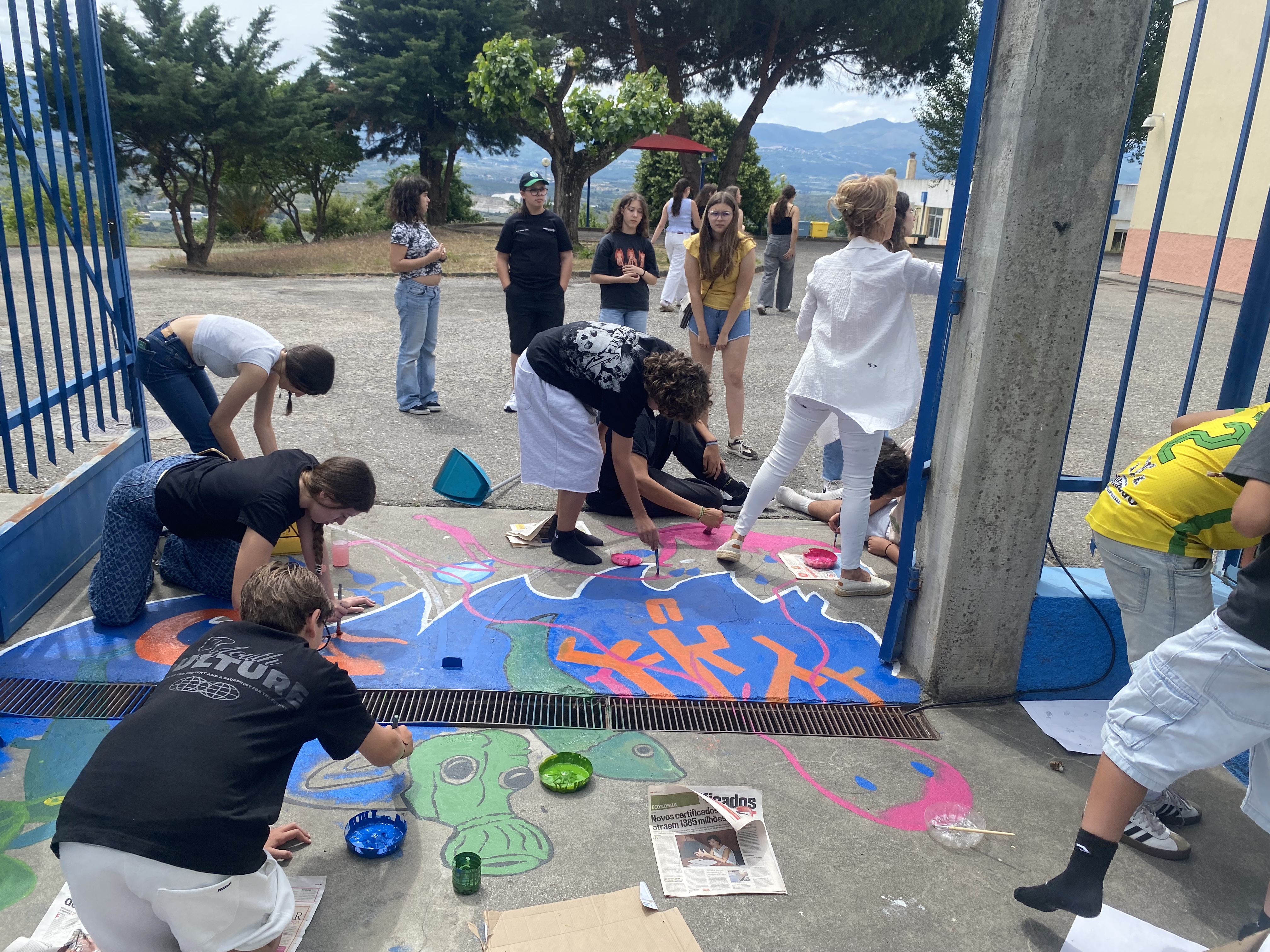 O projeto envolveu ainda toda a comunidade educativa, despertando a curiosidade e o interesse de alunos, professores, assistentes operacionais e encarregados de educação, que acompanharam o desenvolvimento dos trabalhos e valorizaram a mensagem transmitida.