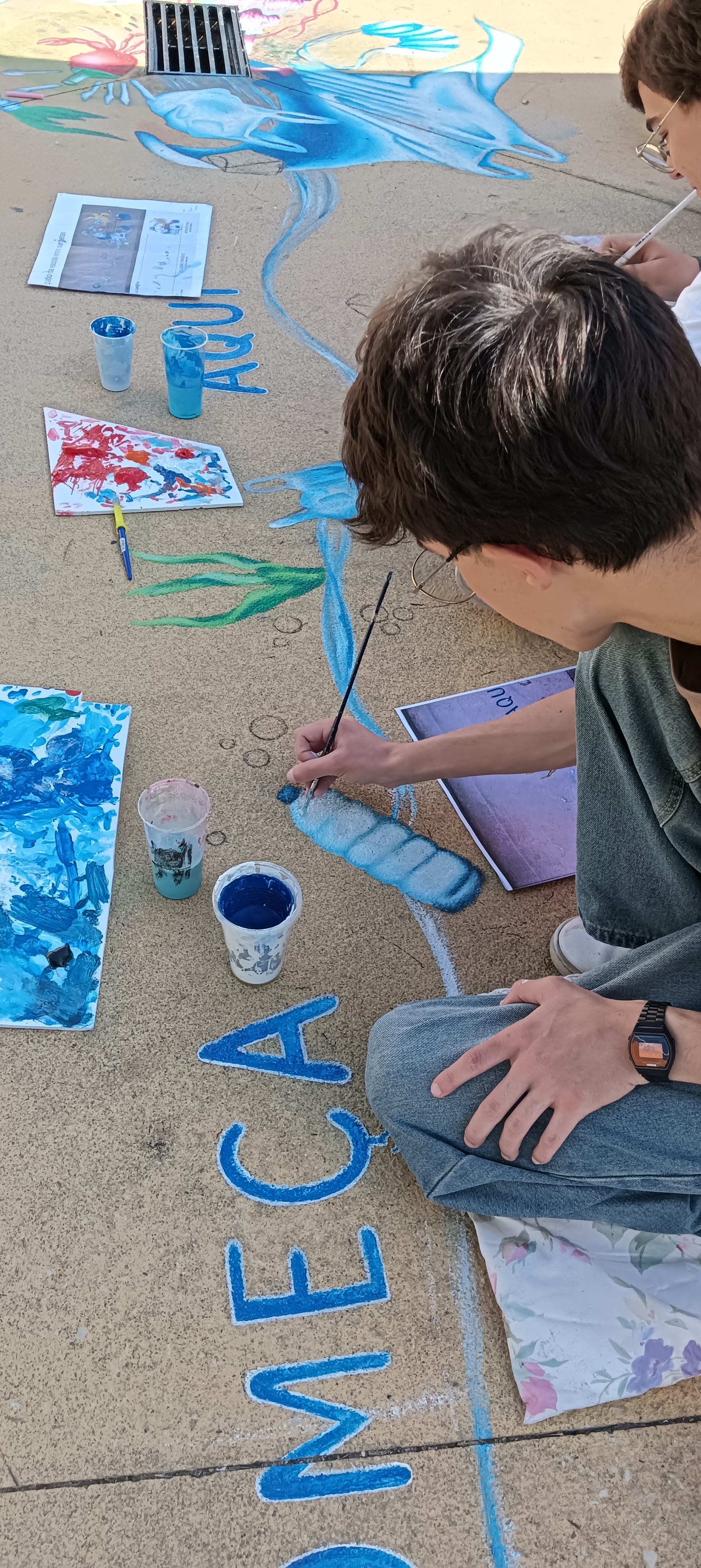 Alunos a pintar