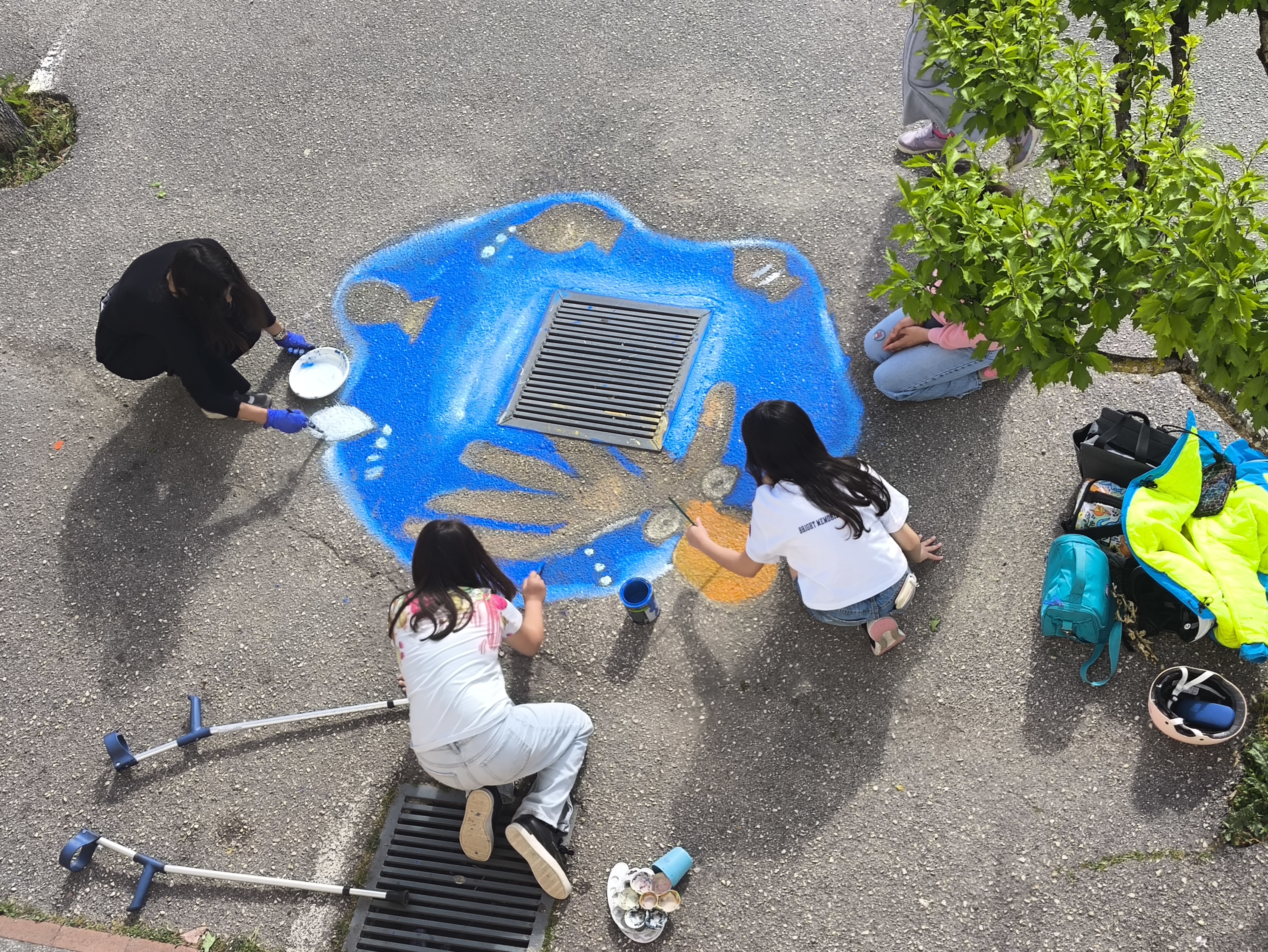 Após a escolha e limpeza do espaço/local passamos aos esboços da nossa pintura.