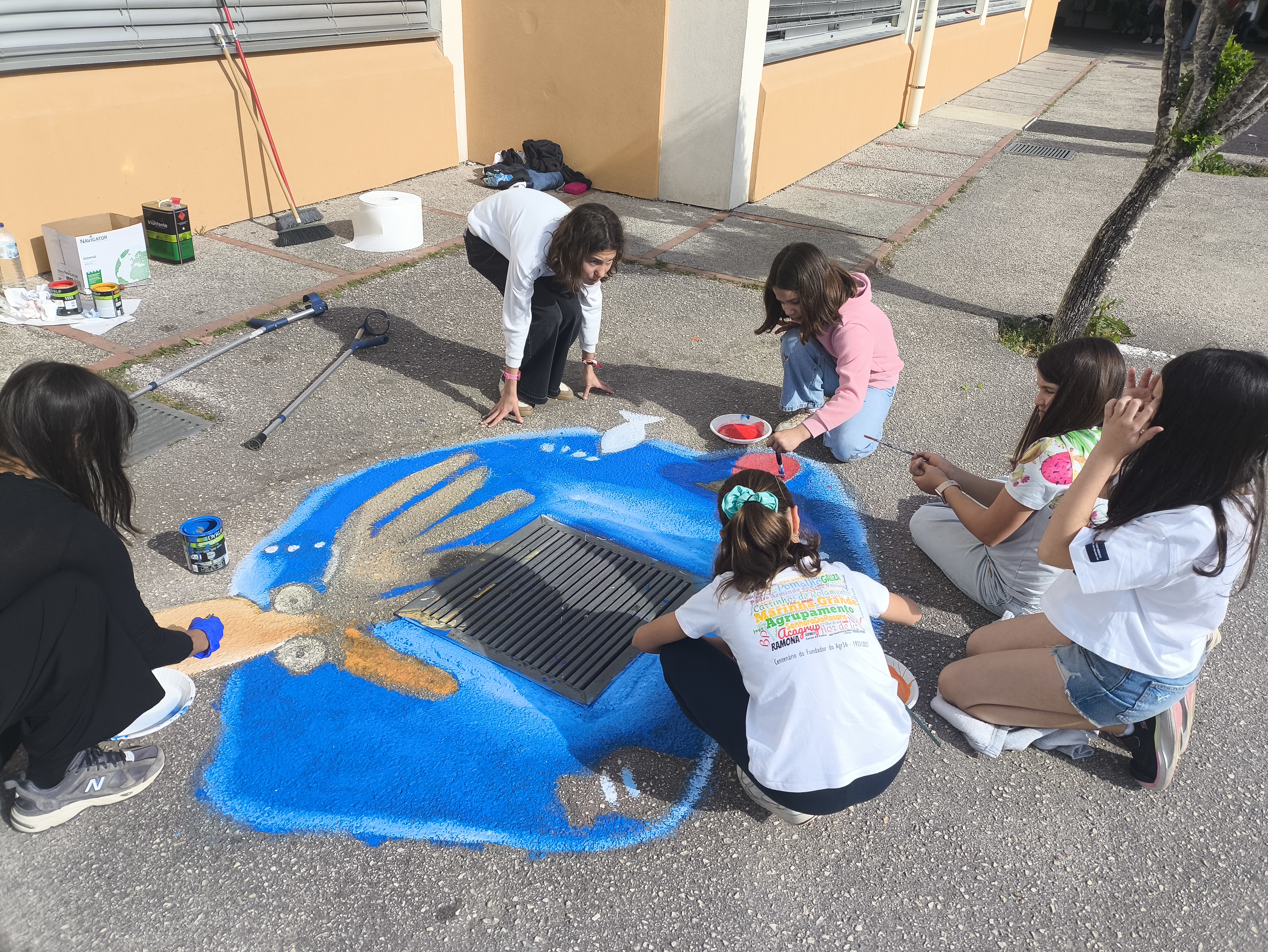 Com creatividade e trabalho de equipa, demos cor e vida à mensagem ambiental do projeto.