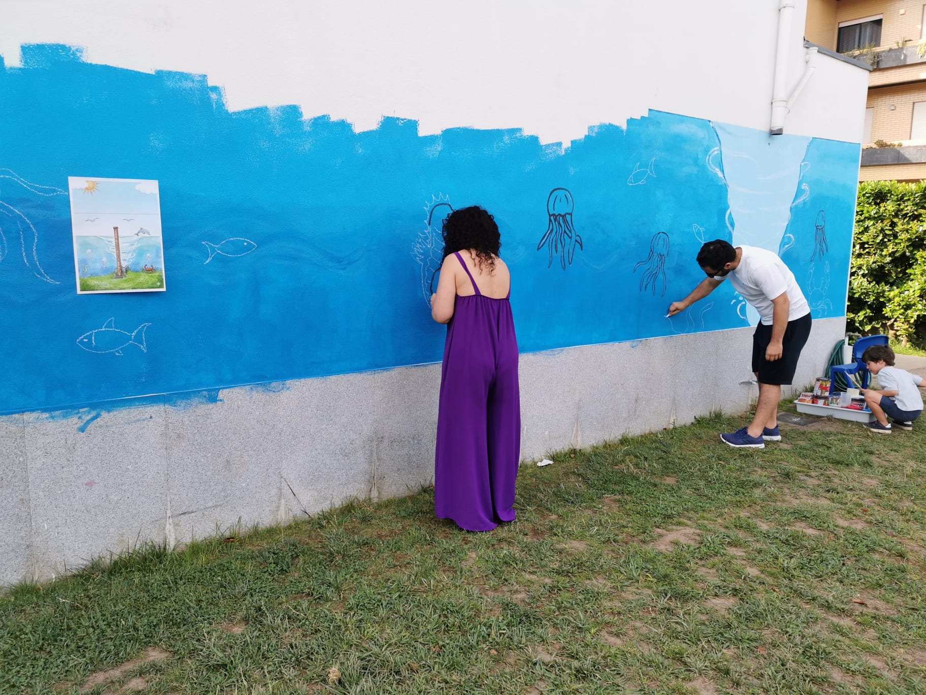Introdução dos elementos que vão ser pintados, a participação dos pais foi multo importante para a finalização deste trabalho