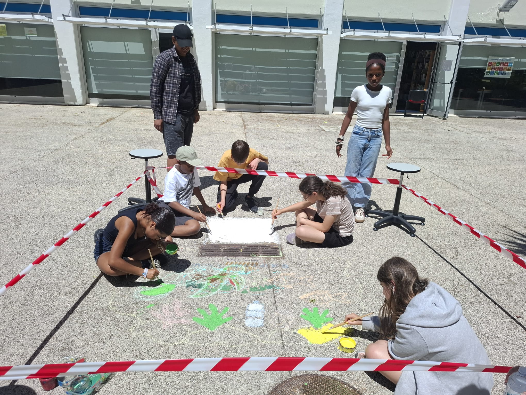 Processo da pintura com os alunos da turma 8º8ª