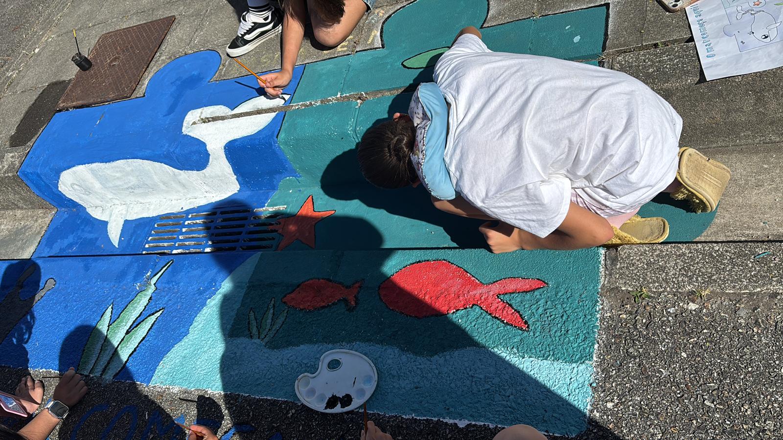 Pintura da sarjeta na escola